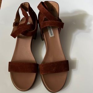 It’s sandal season! These Steve Maddens are the perfect go to shoe.